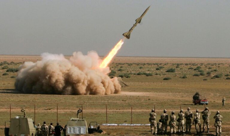 L’Iran menace de tester un missile avancé, menaçant l’équilibre mondial