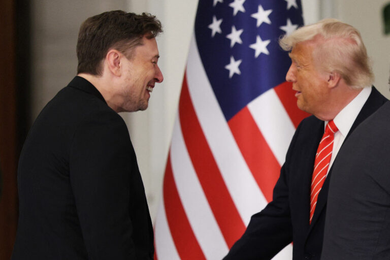 Trump dénonce les rumeurs et affirme son soutien à Elon Musk