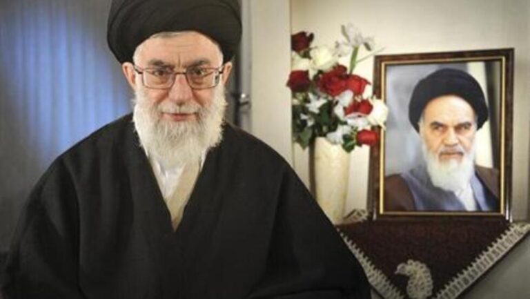 Le guide suprême iranien en fuite ?
