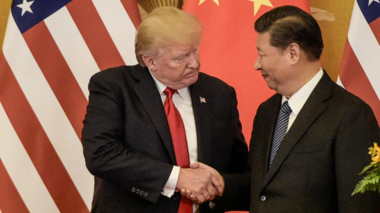 Trump et Xi Jinping en crise commerciale : les tensions s’intensifient avec des menaces réciproques