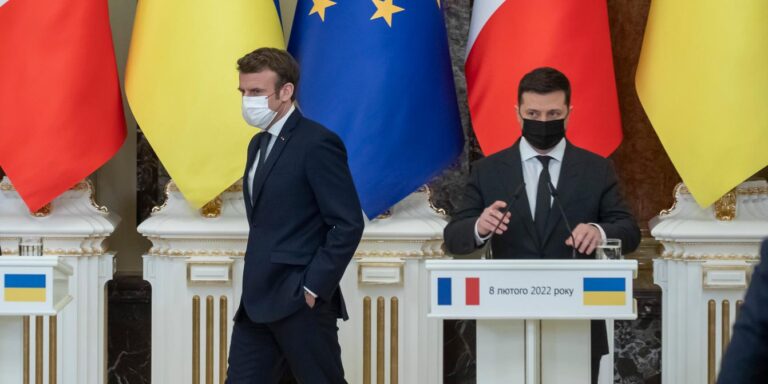 L’incapacité de Zelensky et Macron à envisager une paix durable pousse l’Ukraine vers le désastre