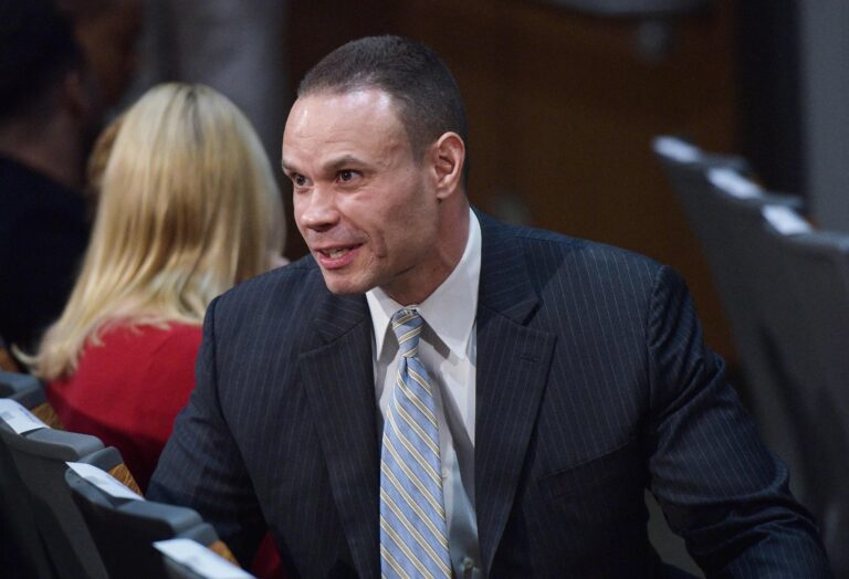 Les États-Unis : Dan Bongino se rétracte après des déclarations controversées