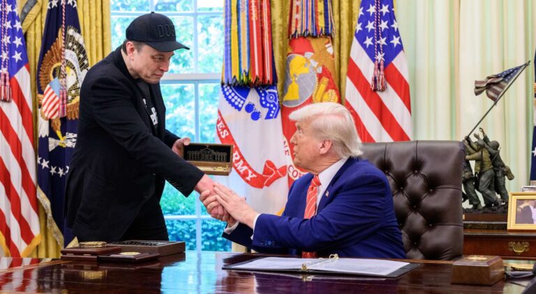 Elon Musk met fin à l’initiative spatiale américaine en réponse aux menaces de Donald Trump