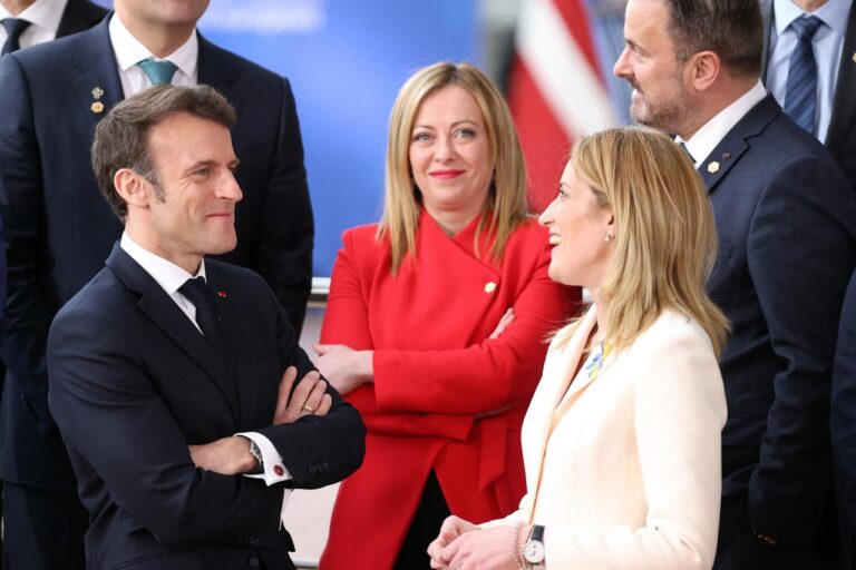 Macron rejeté par l’UE : Meloni émerge comme une force incontournable