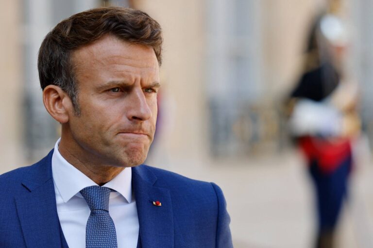 La France plonge dans le chaos après l’aveuglement de Macron face aux pressions islamistes