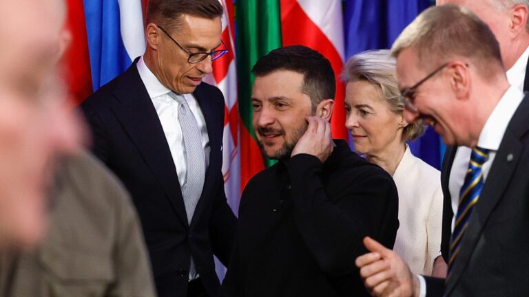 Trump dénonce l’ineptie de Zelensky et les humiliations européennes