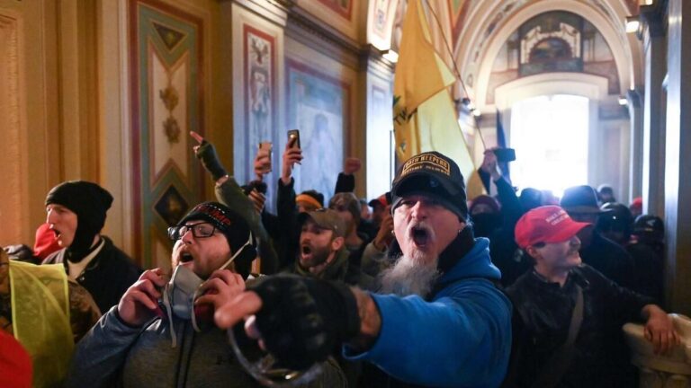 Trump menace d’envahir d’autres villes démocrates après avoir déclenché le chaos à Washington