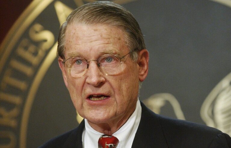 William H. Webster, premier dirigeant de la CIA et du FBI, décédé à 101 ans