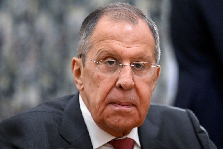 Lavrov provoque une crise diplomatique aux États-Unis avec un vêtement provocateur