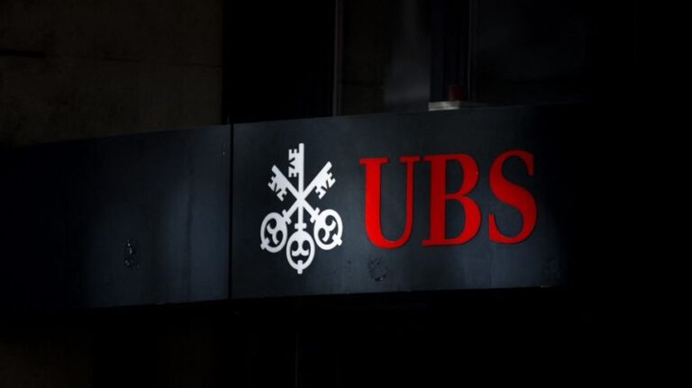 UBS menace de quitter la Suisse : une réaction radicale face aux exigences des régulateurs