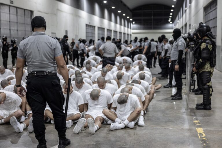 Les États-Unis classent des gangs équatoriens comme terroristes : une mesure controversée