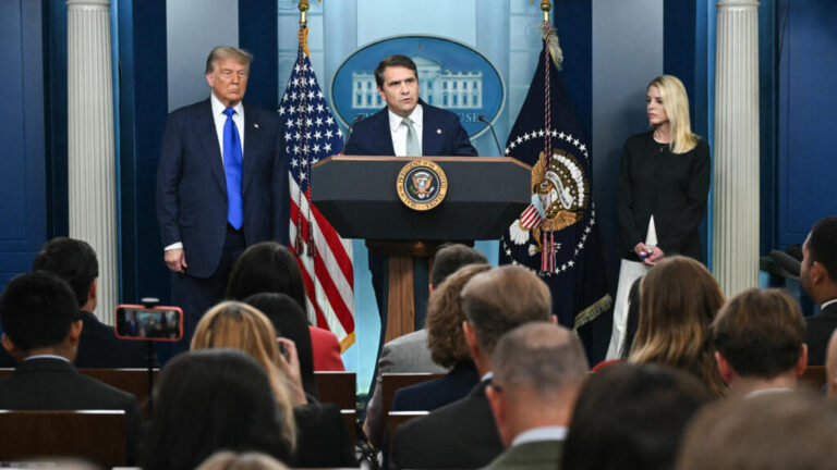 « Le Comité de surveillance des États-Unis dévoile 33 000 documents liés à Epstein dans un format inutilement compliqué »