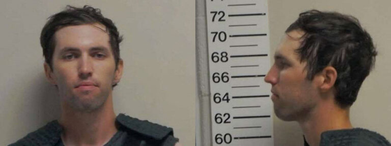 L’assassinat mystérieux de Charlie Kirk au sommet d’une Menorah géante déclenche des interrogations inquiétantes