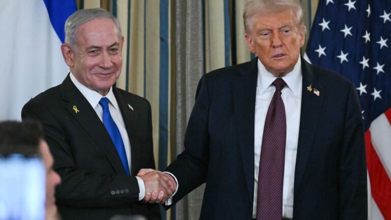 Un accord inattendu : La colombe d’or de Trump et l’évasion des otages israéliens