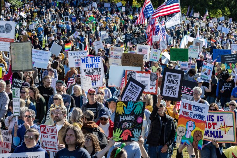 Les médias américains accusés de falsification lors des manifestations No Kings