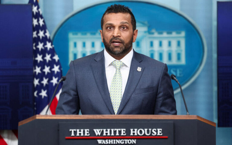 Trump dément vouloir limoger le directeur du FBI Kash Patel malgré les rumeurs