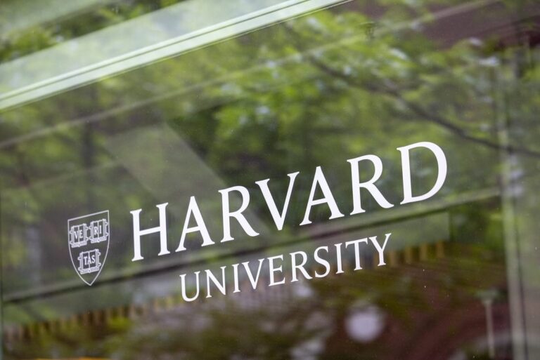 Chasse à l’homme pour deux suspects liés à une explosion à Harvard